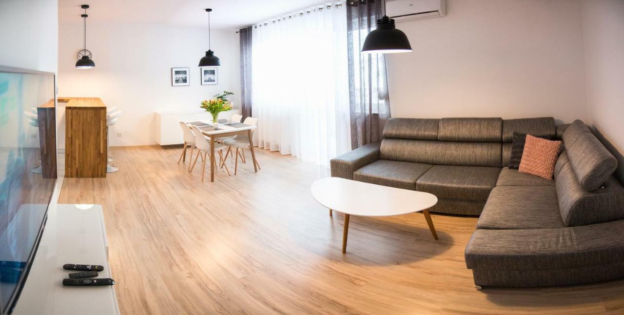 Apartament F&J Torun Bagian luar foto